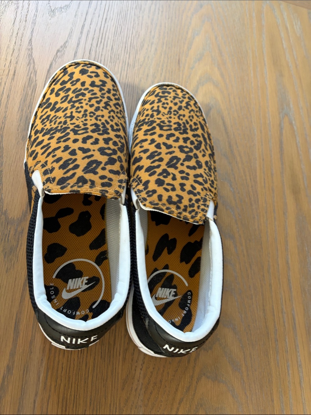Nike woman’s Slip-On Sneakers in Yellow and Black Leopard Print woman’s 10